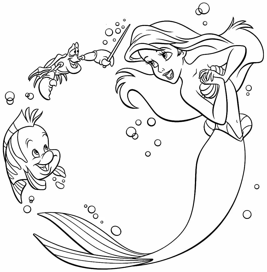 Desenho de contorno em preto e branco da sereia Ariel olhando para Sebastião, que segura uma varinha de maestro, enquanto Linguado nada abaixo cercado por bolhas.