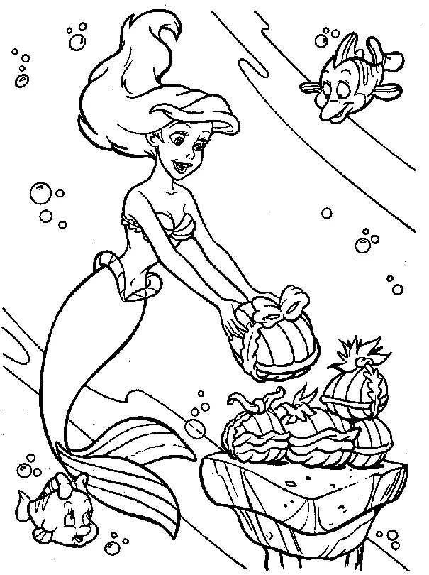 Desenho de contorno em preto e branco da sereia Ariel segurando uma concha com laço, cercada por bolhas e peixes em frente a uma mesa de pedra.
