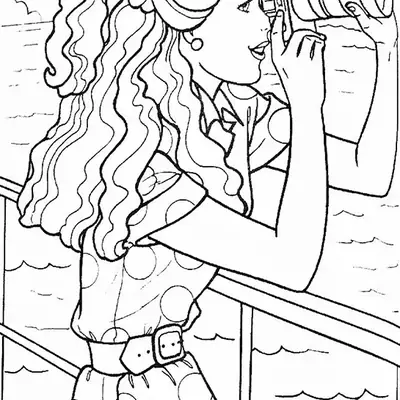 Desenho de contorno da Barbie de perfil, segurando uma câmera fotográfica na mureta de um navio, com o mar e pássaros ao fundo.