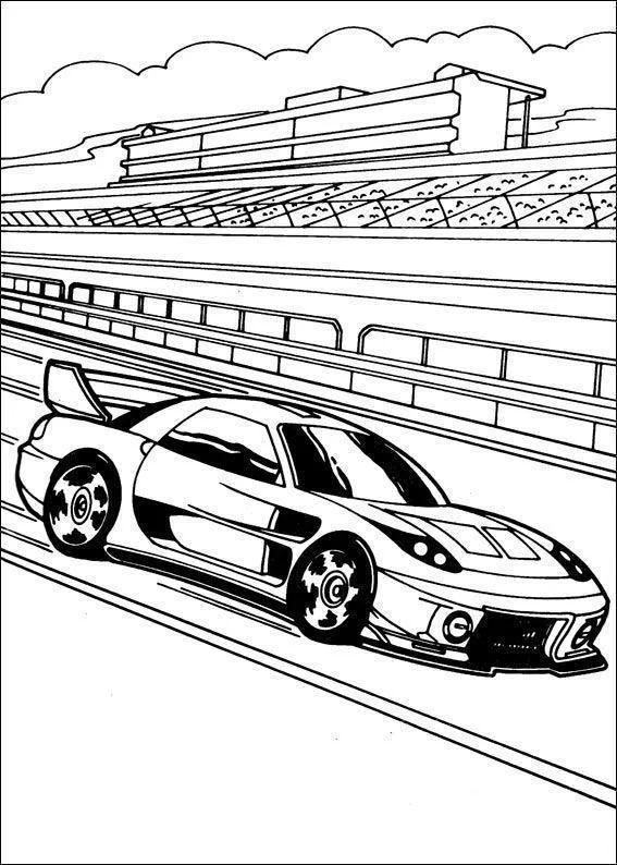 Desenho de contorno de um carro de corrida esportivo com aerofólio baixo, correndo em uma pista reta com arquibancadas ao fundo.