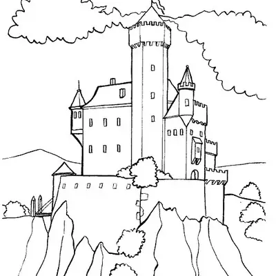 Desenho de contorno de um castelo medieval em cima de uma montanha rochosa pontiaguda, com uma grande torre central quadrada, pequenas torres laterais e nuvens no céu.