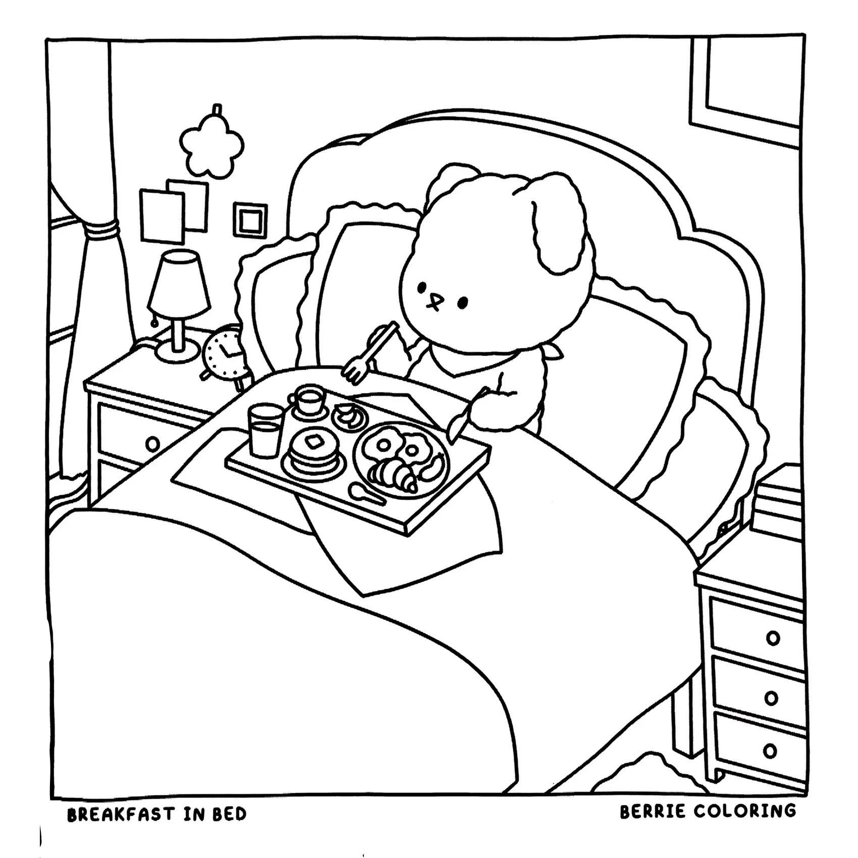 Desenho de contorno estilo kawaii de um ursinho sentado na cama com uma bandeja de café da manhã contendo panquecas, ovos e suco.