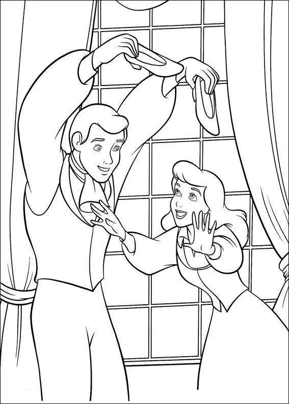 Desenho de contorno do Príncipe Encantado levantando os dois sapatinhos de cristal, enquanto a Cinderela observa com alegria em frente a uma janela de castelo.